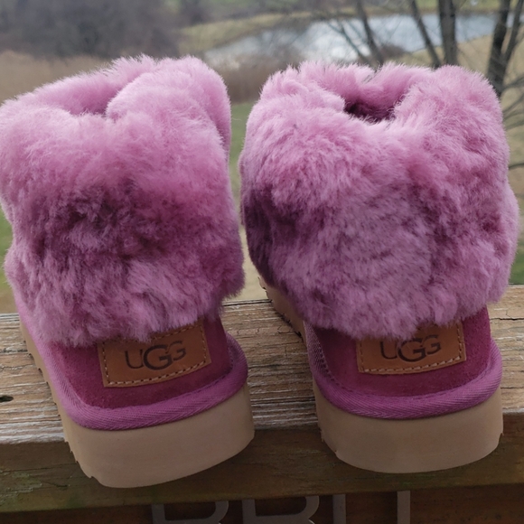 NWOB UGG Classic Mini Fluff 7 Shearling - Picture 7 of 15